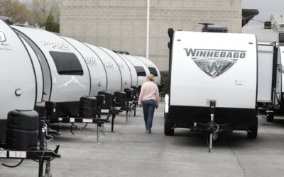 Winnebago revenue shows weak discretionary spending