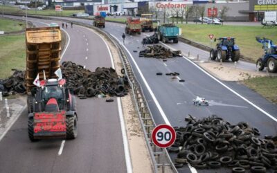 French farmers block roads, dump produce as protest edges closer to Paris