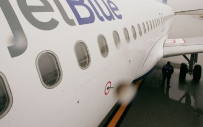 JetBlue’s stock tumbles after analyst sees 40% downside