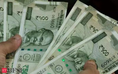 Rupee settles flat at 83.04 against US dollar, ET BFSI