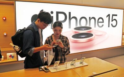 Chinese retailers further discount iPhone 15 amid slowing sales