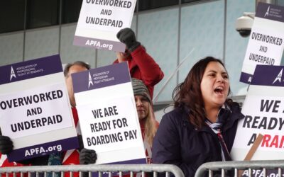 Flights attendants push airlines for higher wages