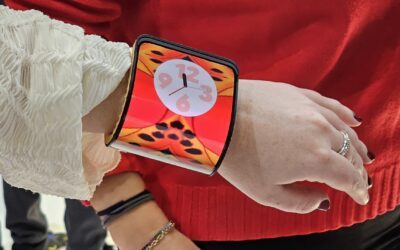 Motorola shows off concept smartphone that can wrap around your wrist