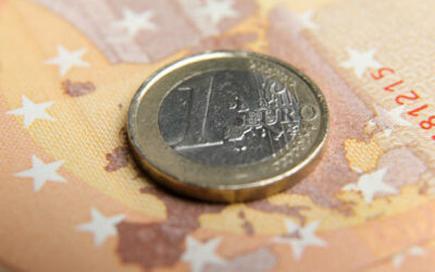 Euro Edges Lower, German Industrial Production Jumps