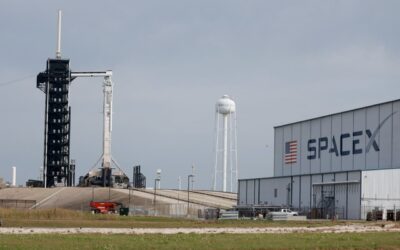 Elon Musk denies report SpaceX may make tender offer with $200 billion valuation