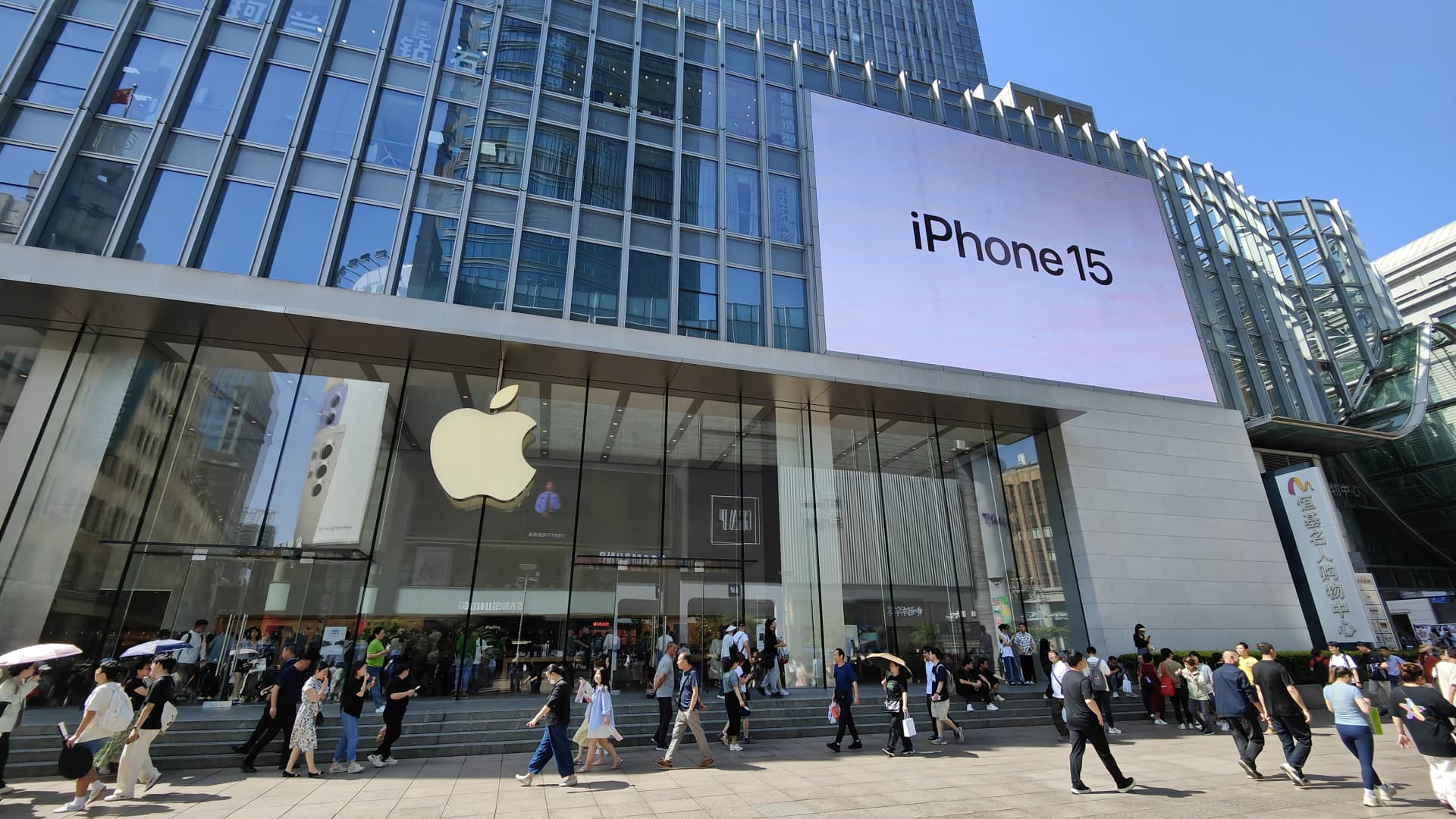 Apple loses top 5 spot in China smartphone market as