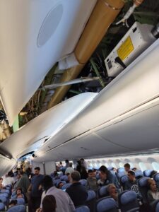 At least 30 injured after flight hits turbulence — sending