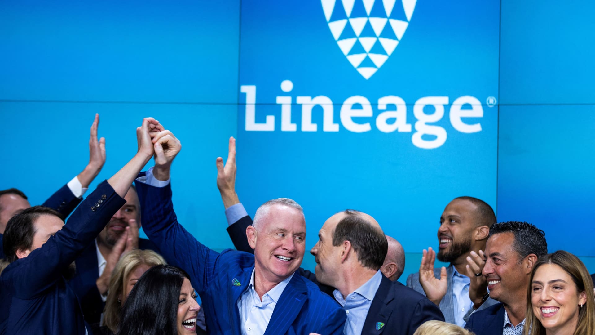 Lineage begins trading in stock markets largest IPO of 2024