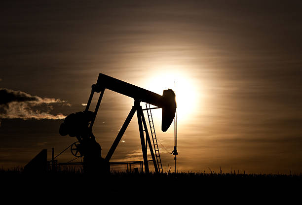 Oil Price Reversal Ahead? Chart Patterns Indicate Possible Bounce at Support