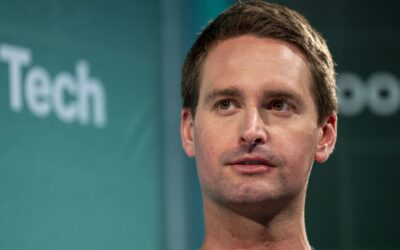 Snap shares plunge more than 20% on weak guidance