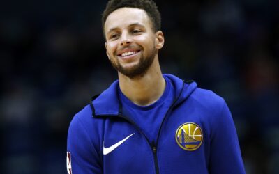 Stephen Curry signs $62.6 million extension with Warriors