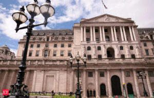 Bank of England keeps rates at 5 extends 100 billion