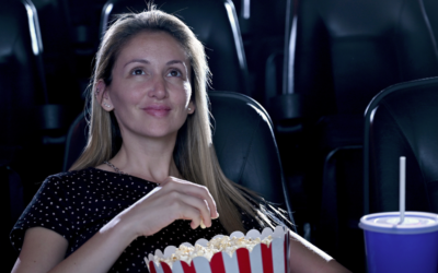 People who go to the cinema alone without feeling self-conscious usually display these 8 behaviors