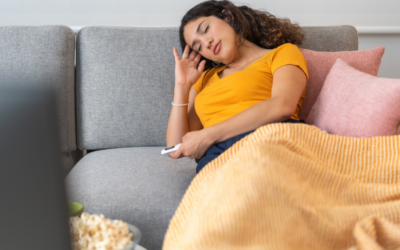 People who need the TV on to fall asleep at night usually display these 9 behaviors, according to psychology