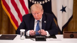 Trumps coin sale misses early targets as crypto website crashes