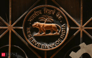 Indias current account deficit narrows on year in July September central bank