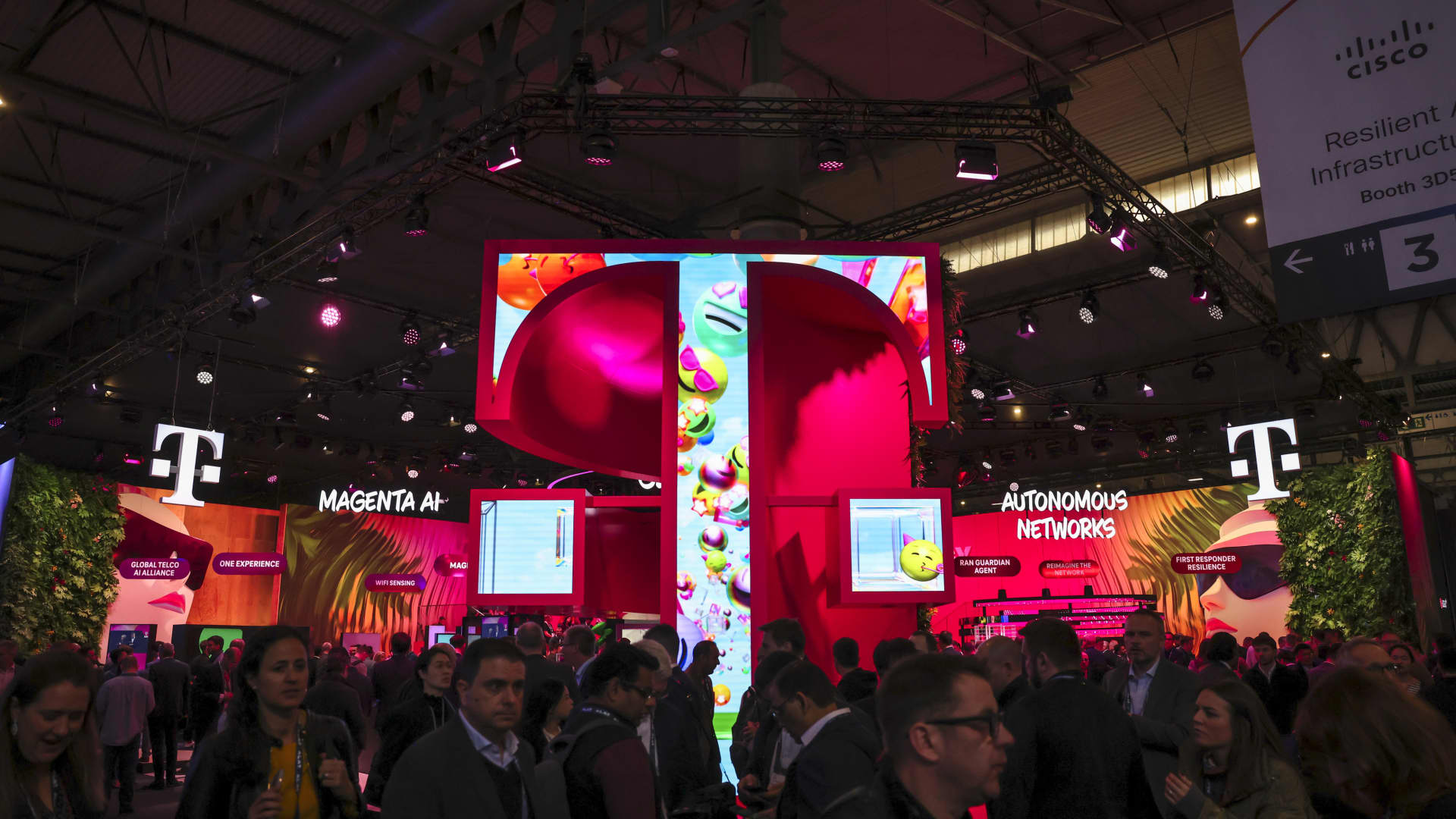 Europe telcos urge more mega mergers to catch up to US