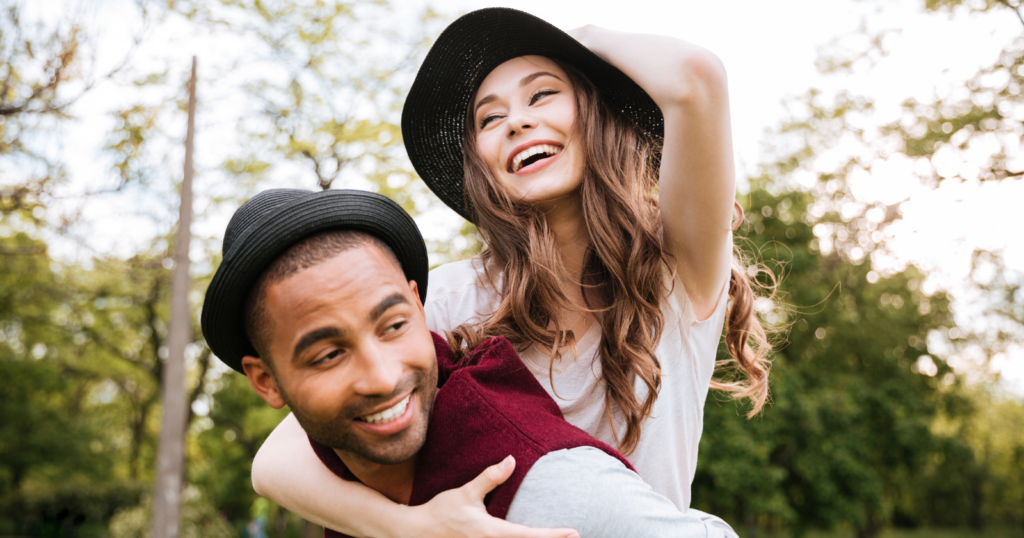 7 behaviors of men who always show fierce loyalty in their relationships, says psychology