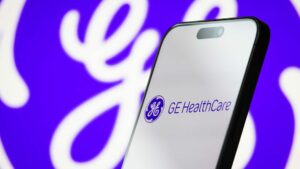 GE HealthCare beats earnings slashes outlook due to tariffs