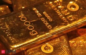 Gold price breaks 3200 barrier for first time as dollar