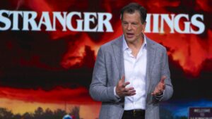 Netflix maintained its 2025 guidance Theres a catch