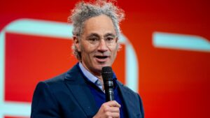 Palantir is soaring while its tech peers are sinking Heres