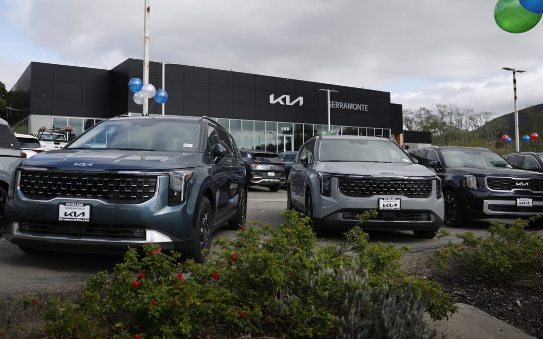 U.S. vehicle supply falls amid tariff fear-buying