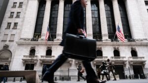 Wealthy load up on cash gold family trusts during market