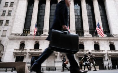 Wealthy load up on cash, gold, family trusts during market turmoil
