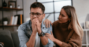 7 unconscious behaviors of a man who no longer feels