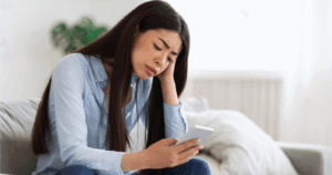 8 behaviors of people who are happy online but emotionally