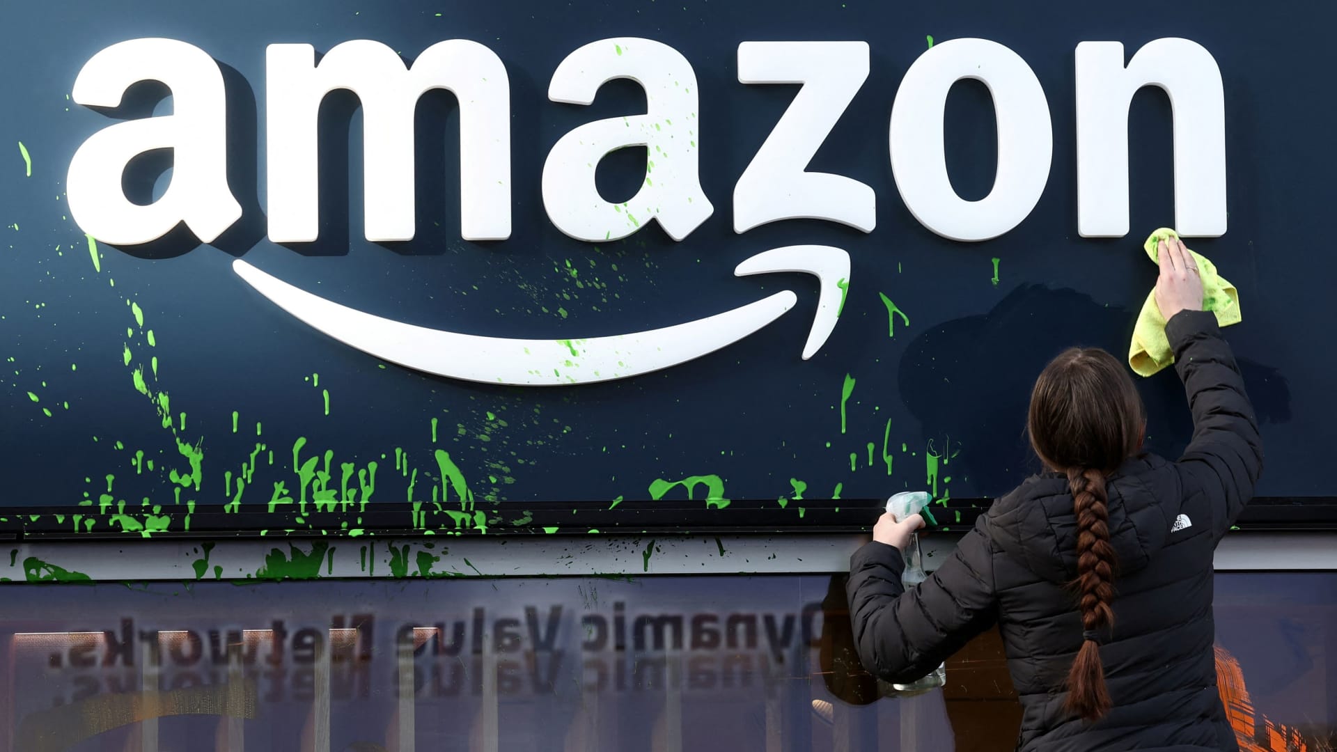 Amazons ad business grew 19 in first quarter topping estimates