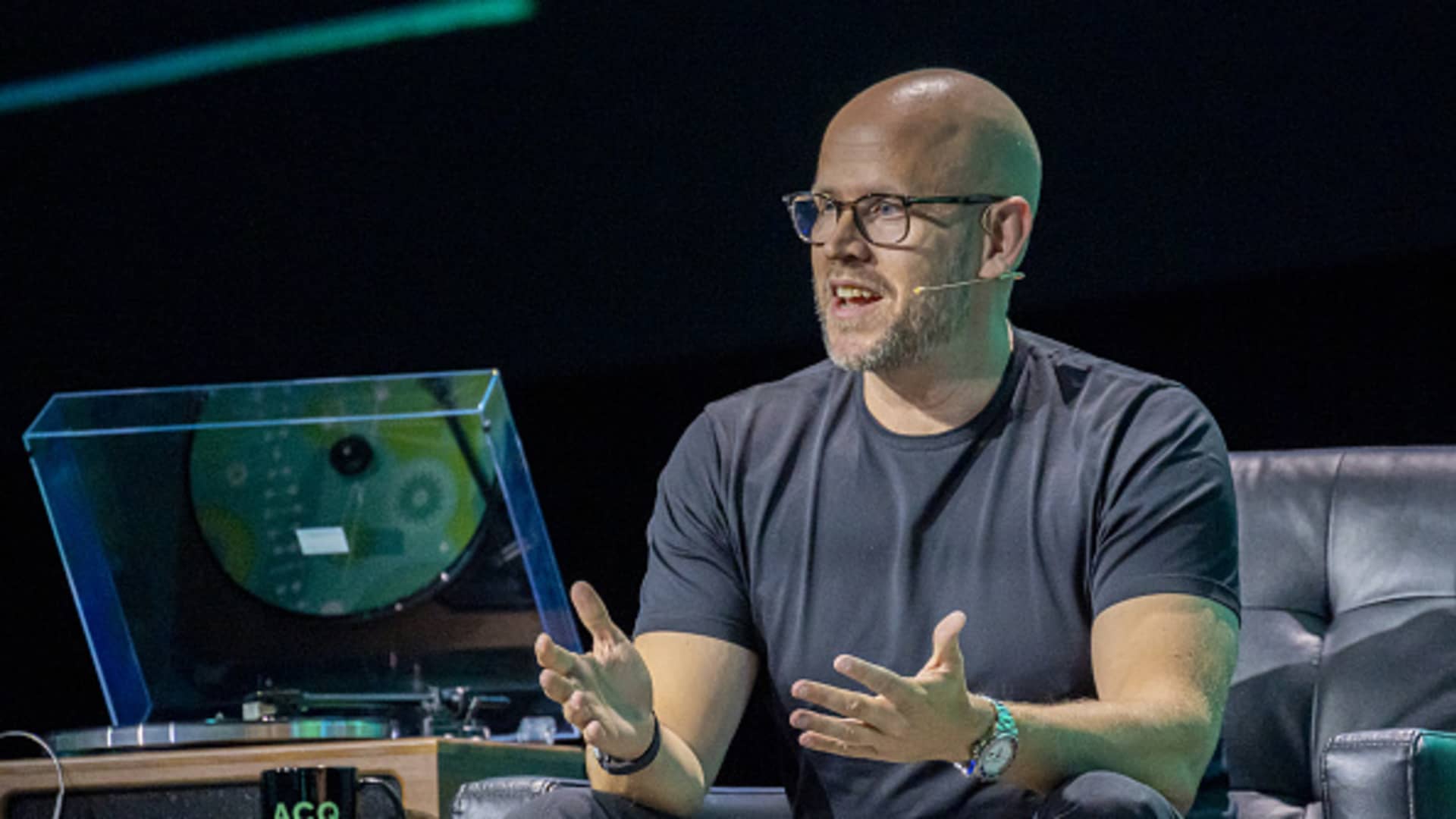 Apple clears Spotify app update that allows purchases