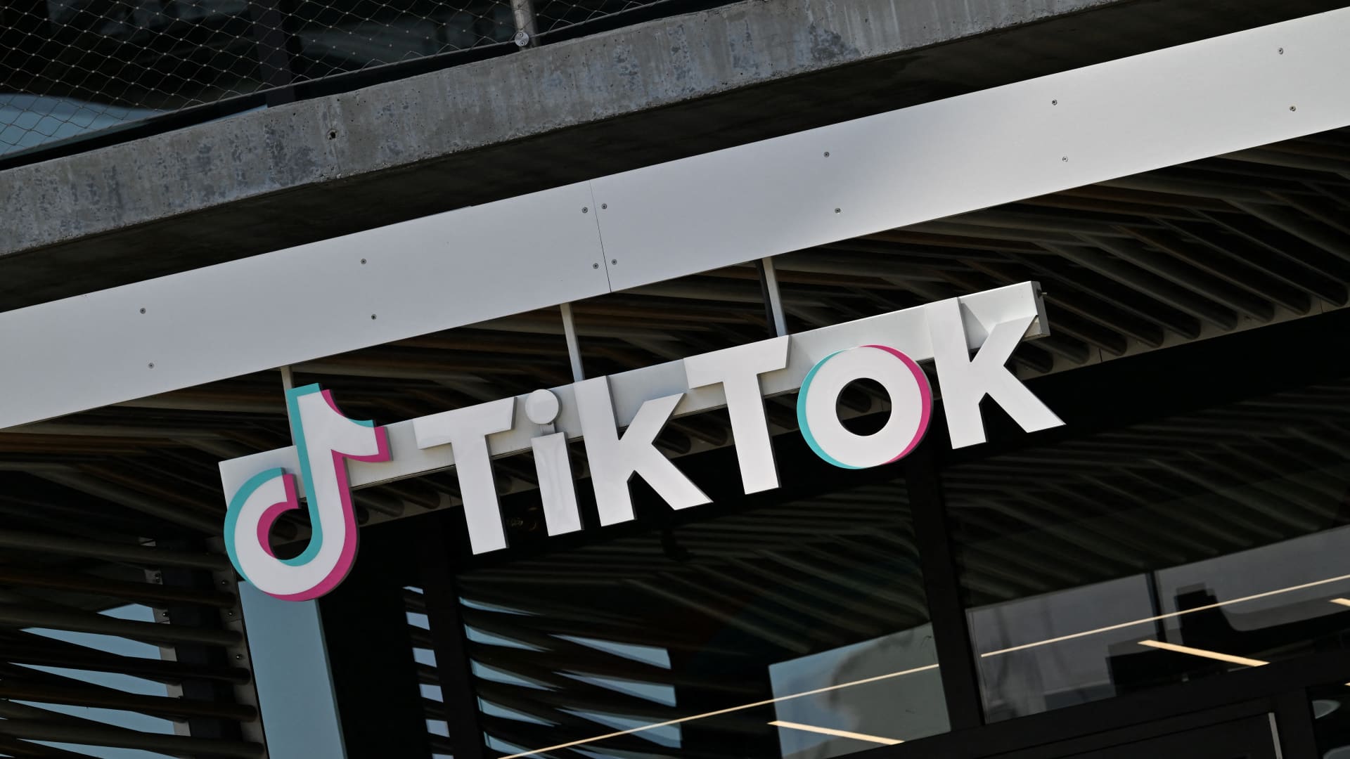 Ireland fines TikTok E530 million for sending EU user data
