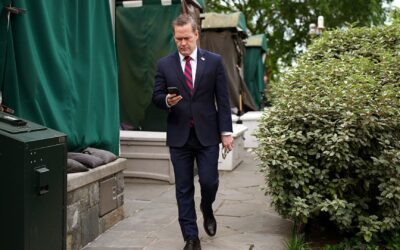 Messaging app used by Trump official suspends operations after reported hack