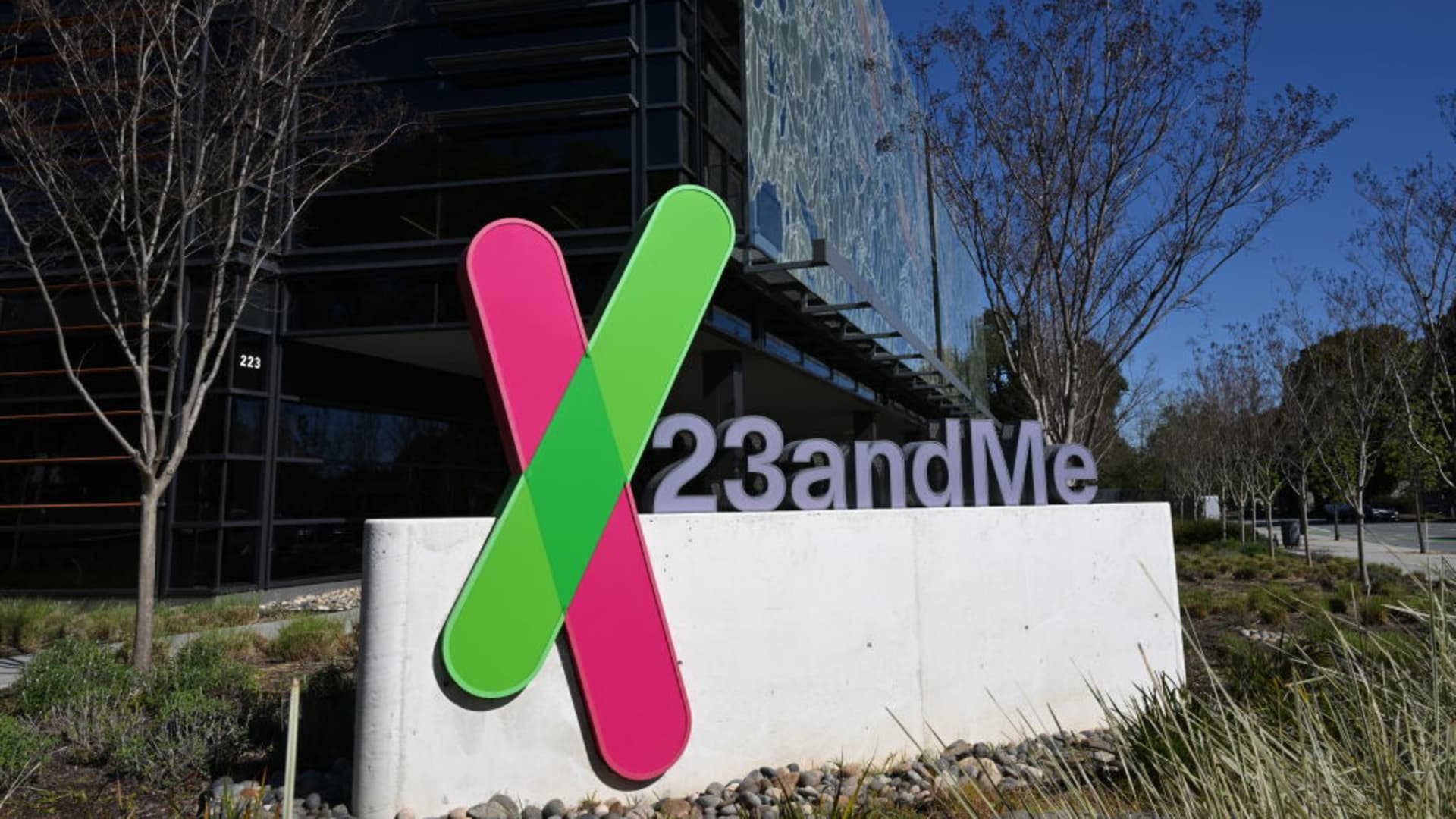 Regeneron Pharmaceuticals to buy 23andMe and its data for 256