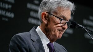 Trump calls on Fed once again to lower rates after