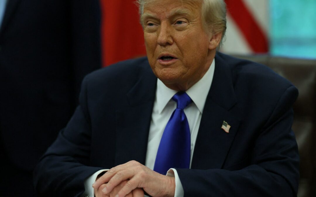 Trump signs order to boost U.S. drug manufacturing
