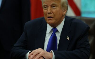 Trump signs order to boost U.S. drug manufacturing
