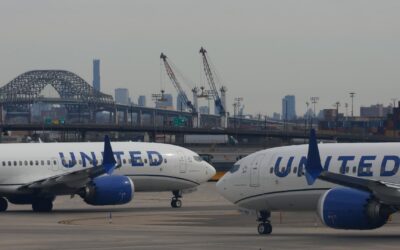 United Airlines blames FAA for hundreds of Newark flight disruptions