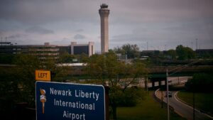 Why US air traffic control is under strain