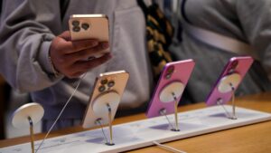Apple looking to make folding iPhone starting next year analyst