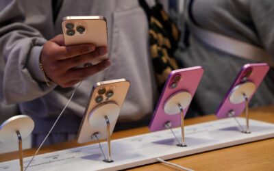 Apple looking to make folding iPhone starting next year, analyst says