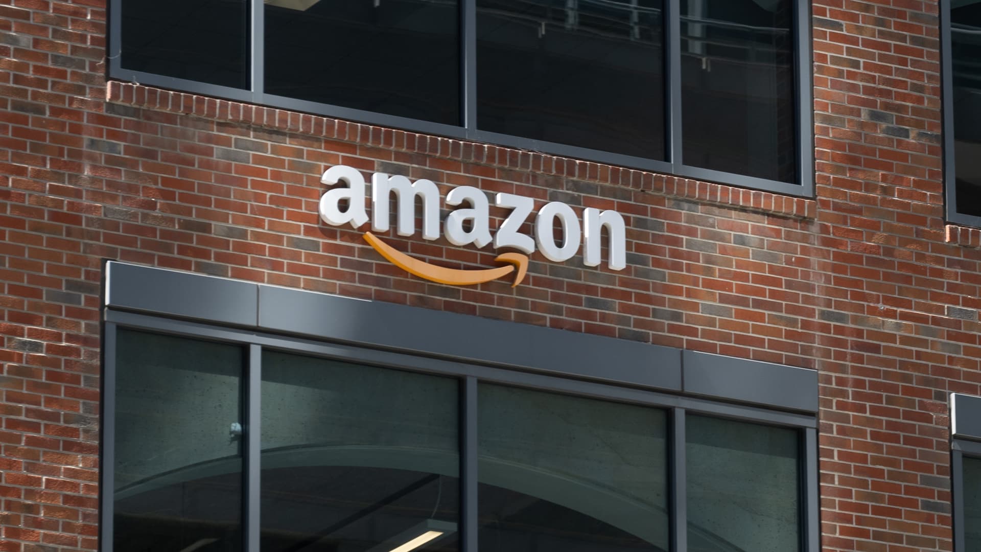 Amazon to buy AI company Bee that makes wearable listening
