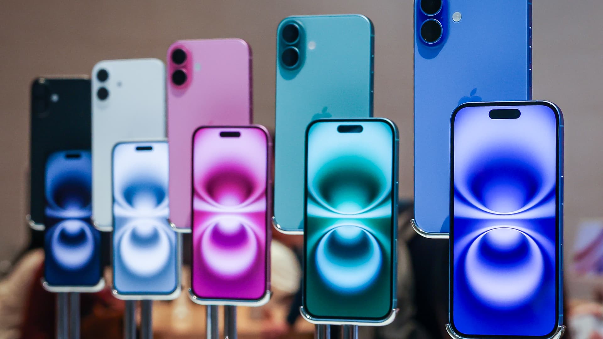 Apple Google hit with UK scrutiny as regulator pushes for