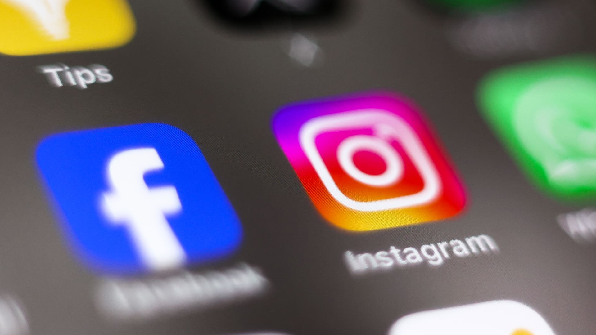 Meta updates Instagram safety features messaging for teens