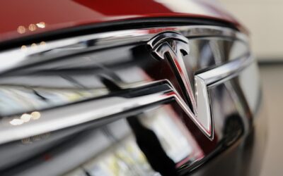 Musk says Tesla is training new Full Self-Driving (FSD) model