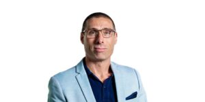 Axi CCO Louis Cooper retires