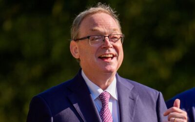 Hassett links Trump layoff threat to next funding vote