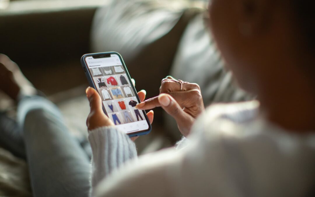 Online holiday spending growth Adobe report